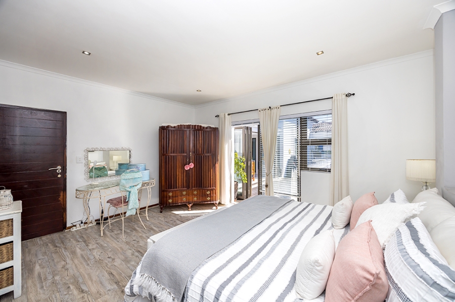 5 Bedroom Property for Sale in Parklands Western Cape